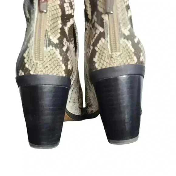 Vince Camuto NWOT Bibestie Snake Print Leather Booties Size 8.5 M/39 - Picture 10 of 15